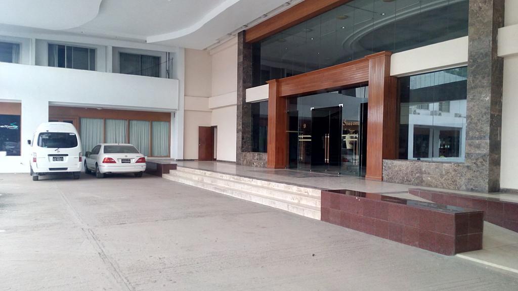 Seasons Of Yangon International Airport Hotel Buitenkant foto