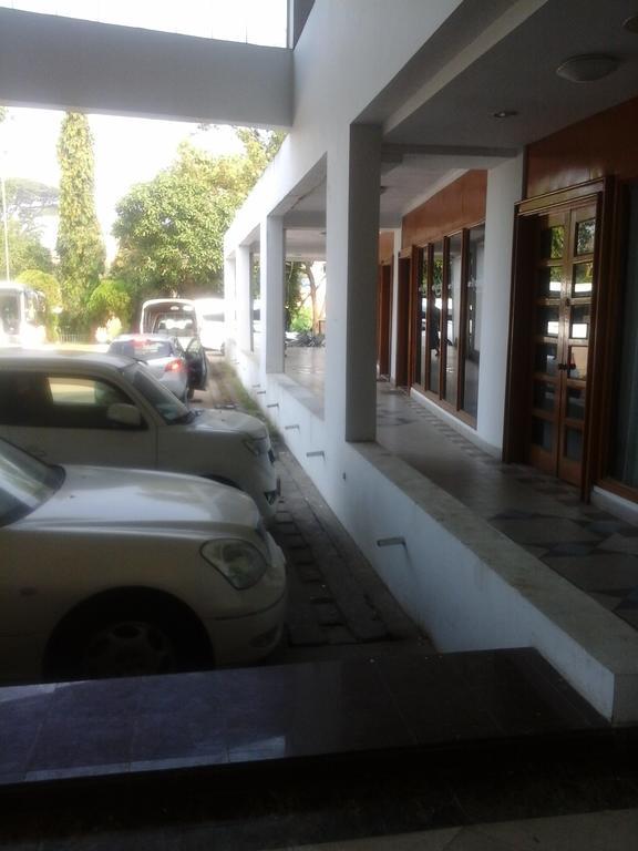 Seasons Of Yangon International Airport Hotel Buitenkant foto