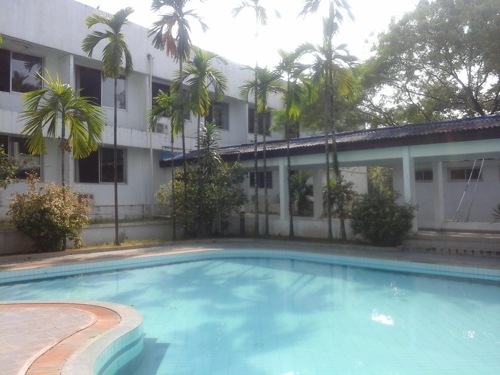 Seasons Of Yangon International Airport Hotel Buitenkant foto
