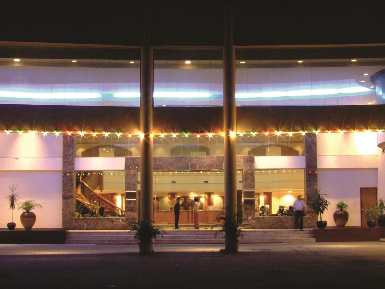 Seasons Of Yangon International Airport Hotel Buitenkant foto