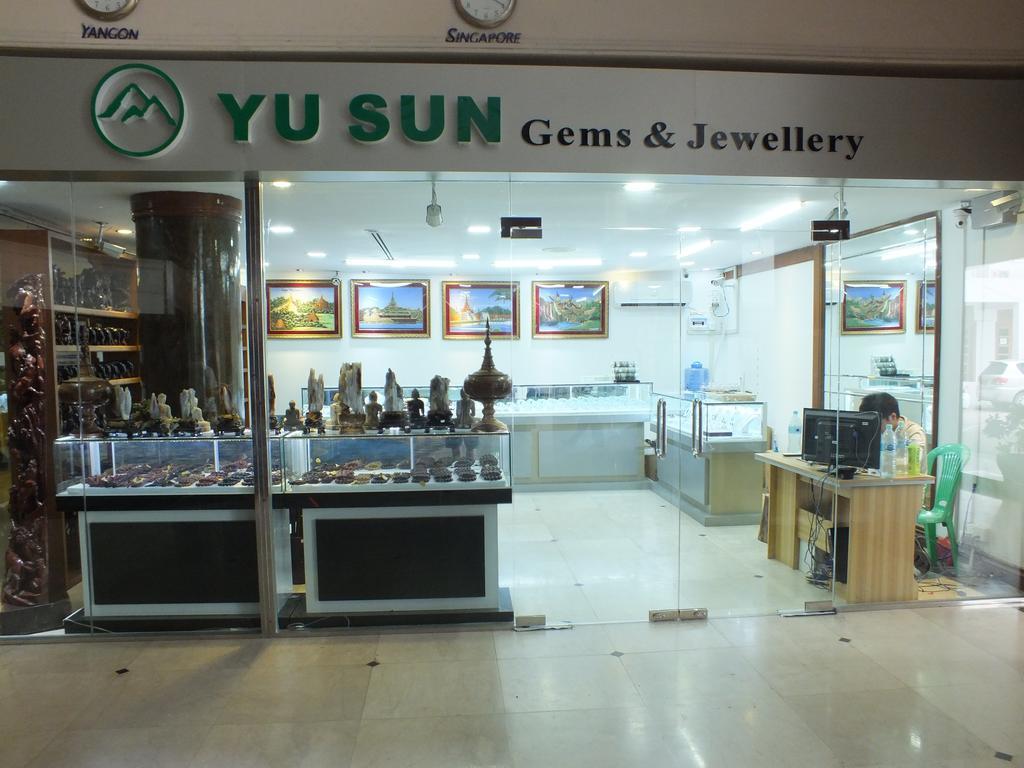 Seasons Of Yangon International Airport Hotel Buitenkant foto