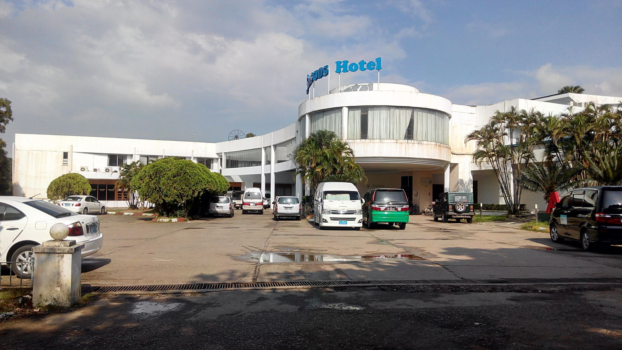 Seasons Of Yangon International Airport Hotel Buitenkant foto