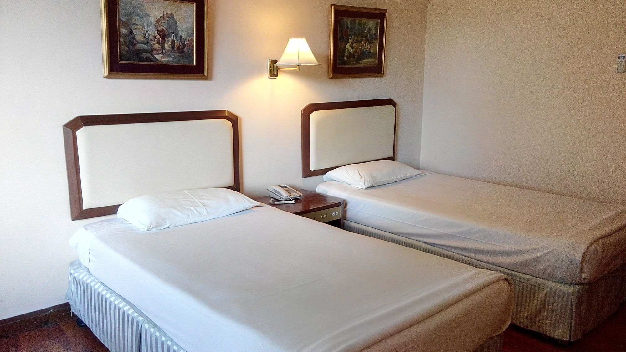 Seasons Of Yangon International Airport Hotel Buitenkant foto