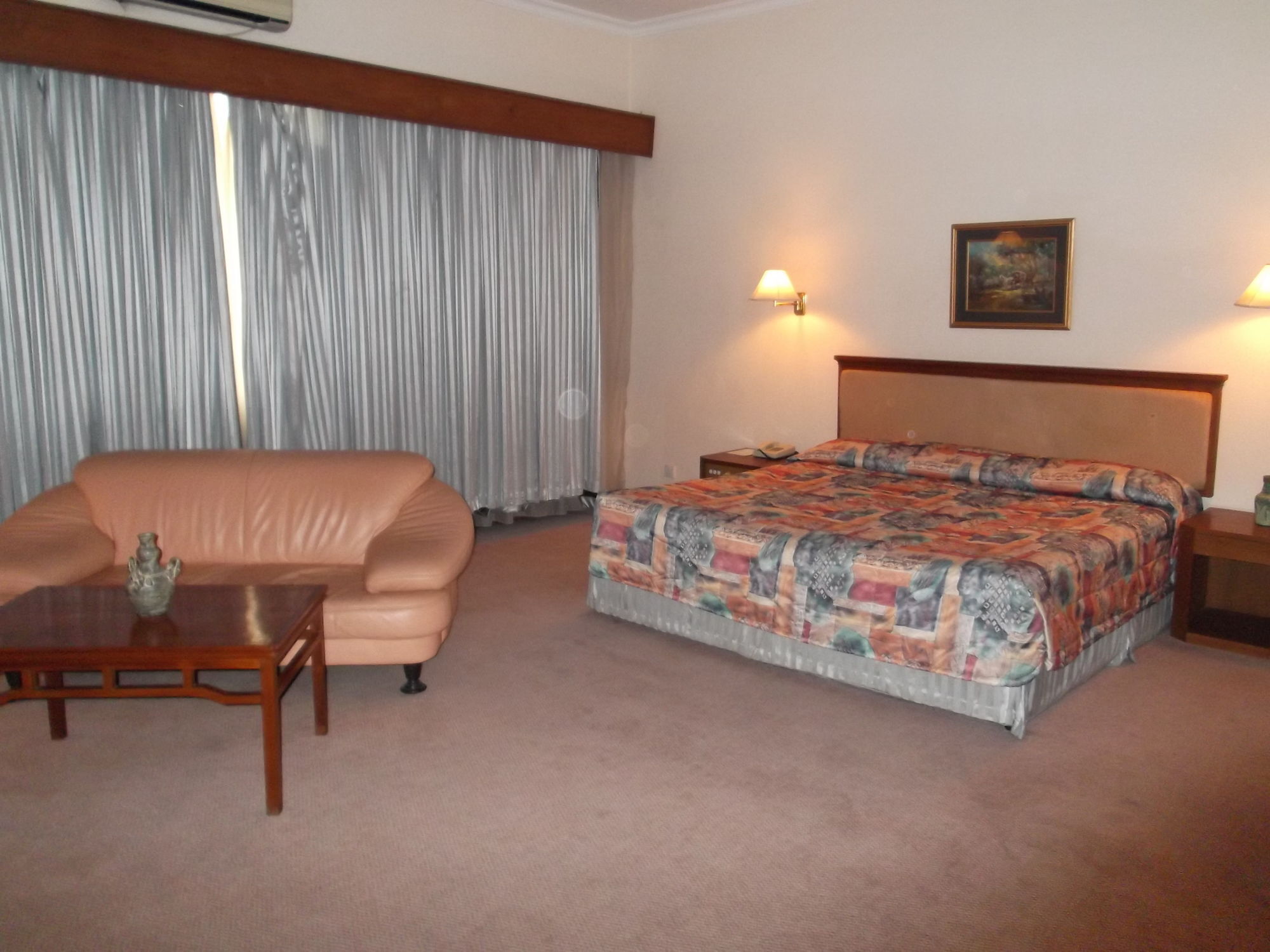 Seasons Of Yangon International Airport Hotel Buitenkant foto